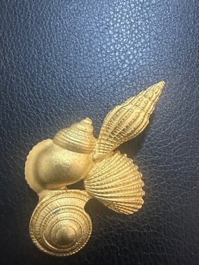 Gold Seashell Decorative Pin / Brooch